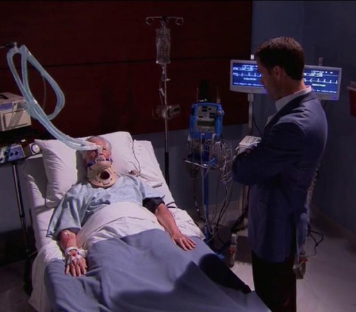 George entra a ver a don Gaspar y lo atormenta diciéndole que no volverá a moverse ni a hablar.