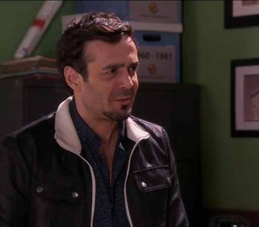 Pancho le aclara a Carlos que Lucy ya no es su novia y que se enteró que es sobrina de Tránsito.