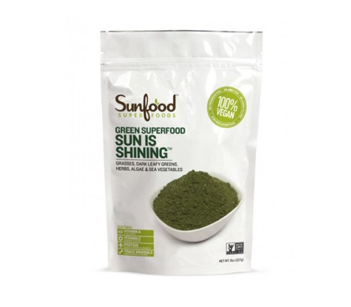 Una cucharada de esta fórmula verde y orgánica es el equivalente moderno de la tradicional lata de espinacas de Popeye, así que no te puede faltar.<br />Disponible en sunfood.com , $ 35 .