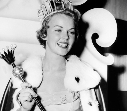 Miss USA 1955 – Carlene King Johnson.