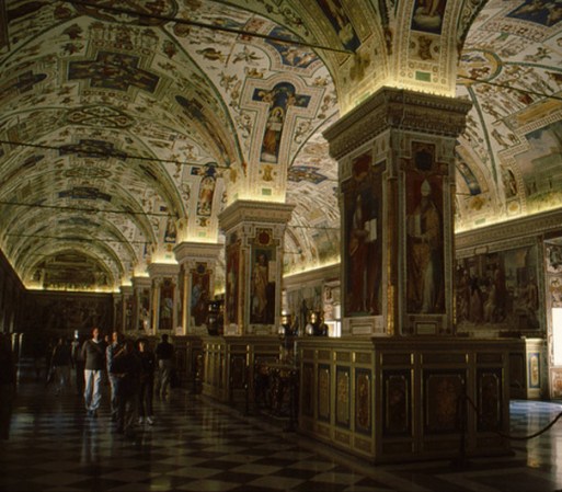 La Biblioteca Apostólica Romana es la biblioteca de la Santa Sede. Entre los más importantes manuscritos de la biblioteca está el Codex Vaticanus, el más antiguo manuscrito completo de la Biblia.