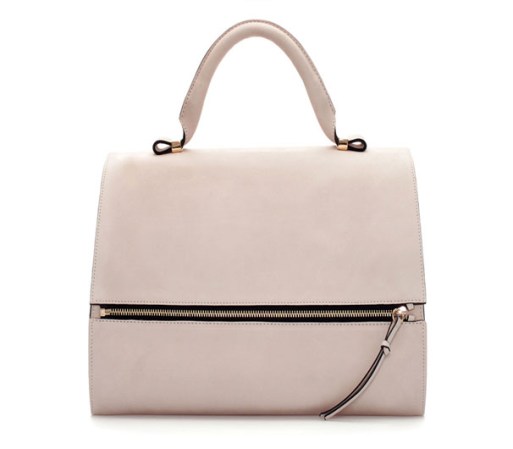 Elegante, sofisticado y citadino, este diseño está disponible en zara.com por $229.