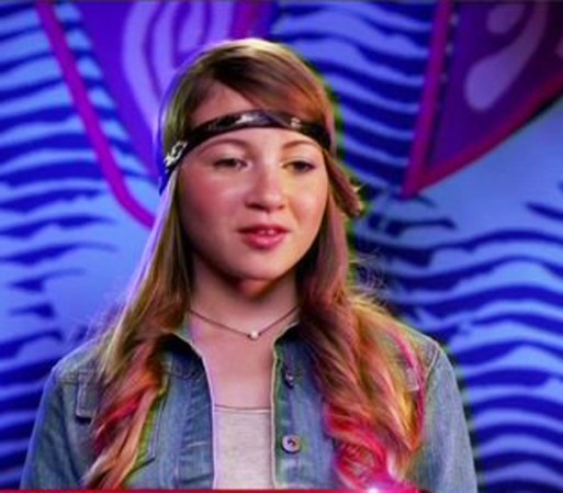 Amanda, de 13 años, vino de “la isla del encanto”, Puerto Rico, para cantar “Rascacielos”. Prince Royce se sintió cautivado por su voz, y si bien los otros coaches se voltearon, la jovencita eligió al guapísimo cantante.