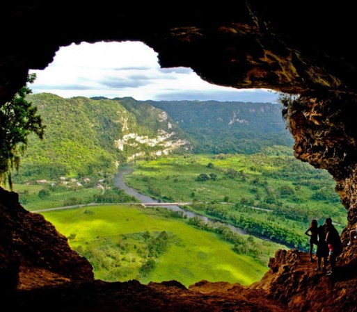 Consigue una vista espectacular de Puerto Rico ingresando a la Cueva Ventana. Un paseo ideal para quienes disfrutan de hacer su propia experiencia sin guías.