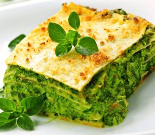 Espinacas: Destacan por su alto contenido en hierro y magnesio, aportando también calcio. Son ricas en ácido fólico. Prepáralas con queso y en forma de pastel. ¡Te encantarán!