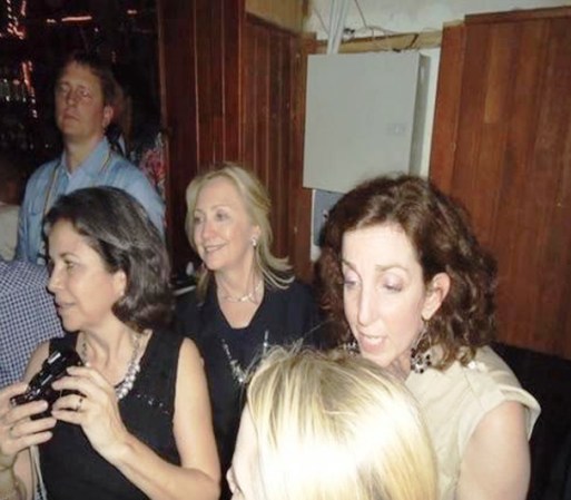 Otra fotografía de la celebración de Hillary.