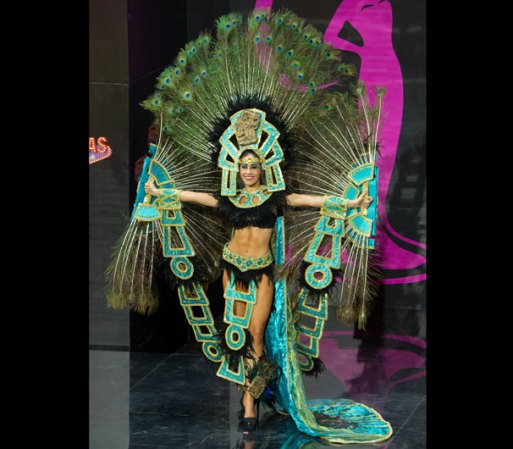 Diana Schoutsen Mendoza es instructora de yoga y zumba.