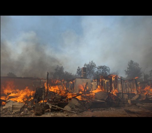 Los bomberos hallaron el jueves un cadáver calcinado.