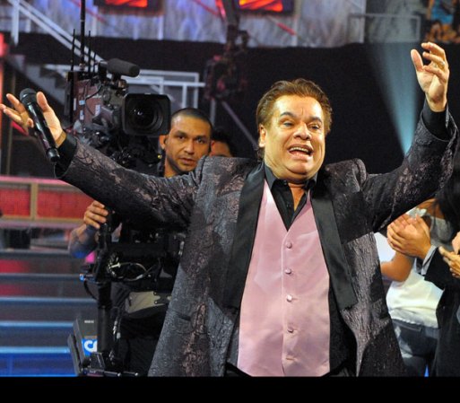 Planeó el ingreso triunfal de Rocío Dúrcal a la música vernácula con el disco Rocío Dúrcal canta a Juan Gabriel en 1977, con el sencillo Fue tan poco tu cariño.