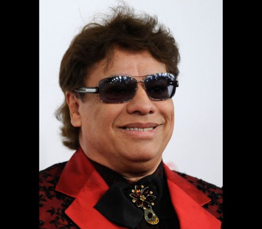 Juan Gabriel comenzó el decenio de los noventa con una histórica presentación en el Palacio de Bellas Artes de la Ciudad de México, donde cantó acompañado por la Orquesta Sinfónica Nacional de México, con Enrique Patrón de Rueda como director huésped.