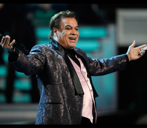 En el 2008 firma un contrato multimillonario con la discográfica Universal Music por espacio de diez años, siendo en 2010 cuando lanza su primer disco con dicho sello llamado Juan Gabriel, un disco ranchero con el que celebra su regreso a la música después de otros 7 años de ausencia discográfica.