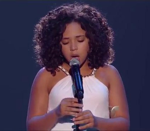 Paola Guanche ganadora de la Voz Kids puso al público después de su extraordinaria interpretación.