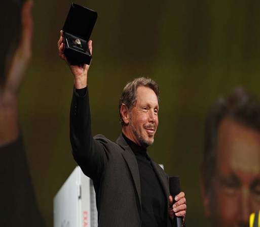 Larry Ellison, en el lugar siete, es el séptimo hombre más rico del mundo por poseer el 22.5% de Oracle. También tiene acciones en NetSuite.
