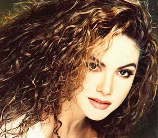 En 1993 graba el disco titulado "Lucero", que incluyó el tema "Los parientes pobres", que llega junto con la telenovela del mismo nombre, producción que contenía "Veleta", "El número uno" y "Sobreviviré".