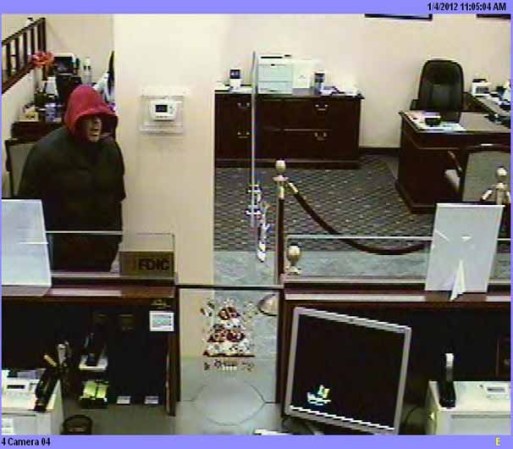 Estos malhechores han cometido crímenes de robo, asalto, violación, entre otros, y siguen sueltos. Si los has visto llama al 1-800-577-TIPS.