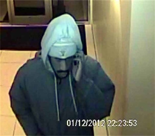 Estos malhechores han cometido crímenes de robo, asalto, violación, entre otros, y siguen sueltos. Si los has visto llama al 1-800-577-TIPS.