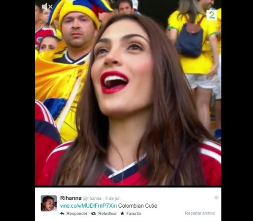 JULIO 23, 2014. Esta mujer se ganó la admiración de la cantante Rihanna, quien tras verla en las graderías de un estadio en el Mundial de Brasil la calificó como "bombón colombiano".