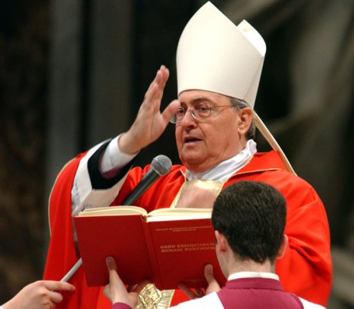 El Cardenal Leonardo Sandri tiene 69 años de edad y es originario de Argentina.