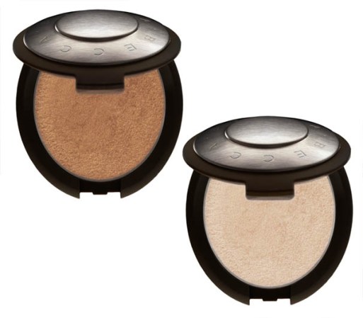 El corrector para piel de Becca Cosmetics viene en presentación en polvo y brinda un acabado luminoso.
