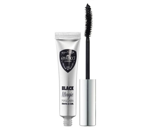 Sumale curvas a tus pestañas con la nueva máscara de "Black Magic" de Eyeko.