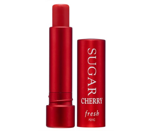 Dulce como el azúcar, el nuevo labial "Fresh Sugar", en color cereza, te dará un aspecto fresco y atractivo.