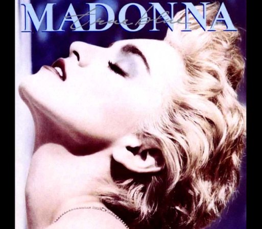 En 1986 Madonna continuó su ya exitosa carrera con el álbum “True blue”, lanzando temas como “Papa Don’t Preach”, “Open Your heart”, “La Isla Bonita” y “Live to tell”.