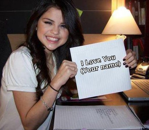 Quizás, uno de los aspectos más dramáticos de su vida privada, es que en noviembre de 2011 Selena anunció en Twitter que su madre, Mandy, y su padrastro, Brian tendrían un hijo,