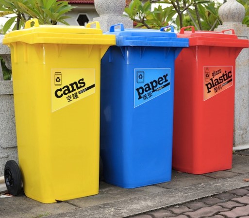 8. Pon contenedores en tu casa para empezar a separar la basura.