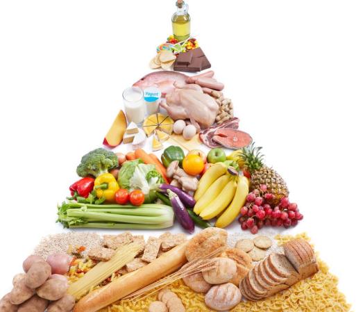 No hay que eliminar grupos de alimentos. En toda dieta saludable se puede comer de todo pero con moderación.