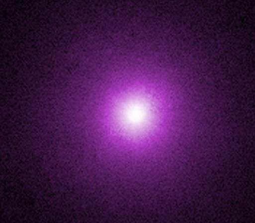 ¿Cómo se forma un agujero negro? Cuando un objeto alcanza cierta densidad crítica, su gravedad hace que se colapse hasta volverse un punto infinitamente pequeño. Los agujeros negros de masa estelar se forman cuando una estrella masiva ya no puede producir energía en su núcleo.