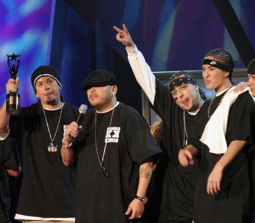 Los Kumbia Kings es un grupo latino de cumbia proveniente del Estado de Texas, Estados Unidos. La música de este grupo musical abarca los estilos de la cumbia y del R&B. Ellos producen canciones en español e inglés. El productor de la banda es Cruz Martinez y A.B. Quintanilla III, quien es además, el que escribe las canciones y toca el bajo. También es el hermano de Selena (asesinada en 1995). Los Kumbia Kings vendieron más de 20 millones de álbumes en Estados Unidos.