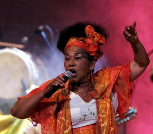 Toto La Momposino. Es uno de los exponentes de la cumbia colombiana. Su música combina elementos africanos e indígenas. Fue nominada a premios Grammy, ha participado en los festivales más importantes de Latinoamérica y ha cantado junto a artistas de la talla de Gilberto Gil, Jaime Roos, Gustavo Santaolalla y Pablo Milanés.