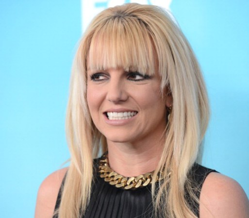 Britney Spears fue inducida al Cábala por Madonna en el 2003; tiempo después dejo de practicarla para meterse de lleno al cristianismo, lo que también dejó para posteriormente practicar el judaísmo.