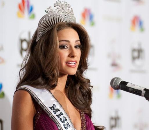 Así comenzó el inicio de su reinado, respondiendo preguntas con total naturalidad ante la prensa. Olivia Culpo, ¡Muchas felicidades! ... Y más éxitos en tus próximos pasos como reina de belleza.