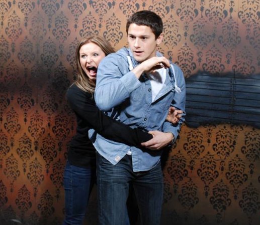 Fotos tomadas a quienes visitan la Casa del Horror Nightmares Fear Factory en Niagara Falls, Canadá, Lo que no se revela es la causa del espanto.