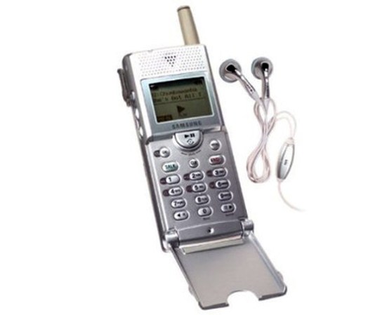 El Samsung SPH-M100 Uproar fue el primer celular capaz de reproducir música MP3 en 1999.
