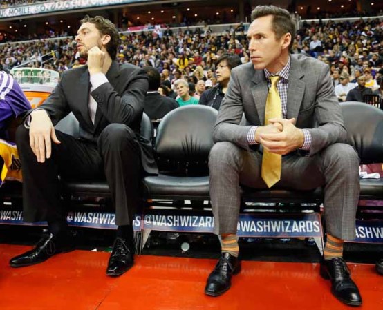 Steve Nash (derecha), de los Lakes de Los Angeles. En la foto junto a Pau Gasol