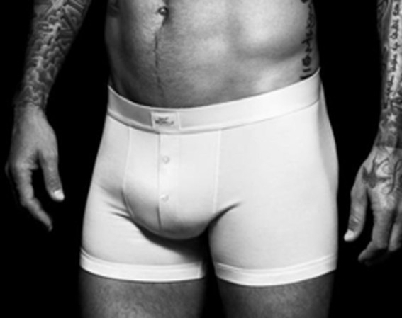 Cabe mencionar que estas fotos han desatado rumores sobre la anatomía del futbolista.
