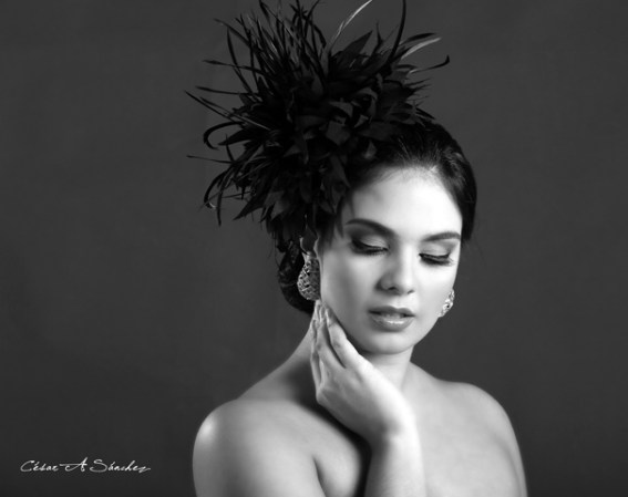 Justamente en el centenario de su nacimiento y a 61 anos de su muerte, las Sobrinas/ Nietas de la famosa actriz, desde la Republica Dominicana para Telemundo 47, rinden un merecido homenaje a su Tia/Abuela Maria Montez, luciendo las mejores y mas famosas galas, utilizadas por la “Glamurosa de Hollywood” en sus anos de Gloria.