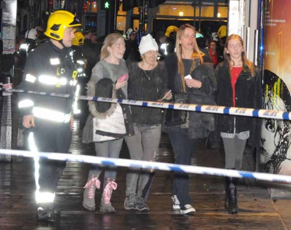 Pesadilla en Londres por el derrumbe del techo de un teatro.