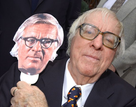 5 DE JUNIO, 2013: El escritor estadounidense de ciencia ficción Ray Bradbury muere a los 91 años de edad.