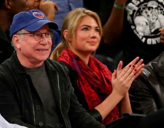 El cantante Paul Simon en juego de los New York Knicks y el Miami Heat.