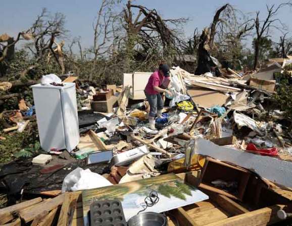 El estado de Oklahoma está de luto tras el paso de un descomunal sistema de tornados que ha costado decenas de vidas.