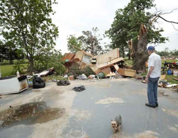 El estado de Oklahoma está de luto tras el paso de un descomunal sistema de tornados que ha costado decenas de vidas.