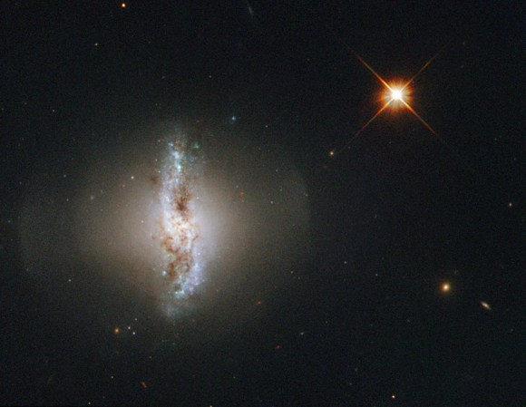 Arp 230, también conocido como IC 51.