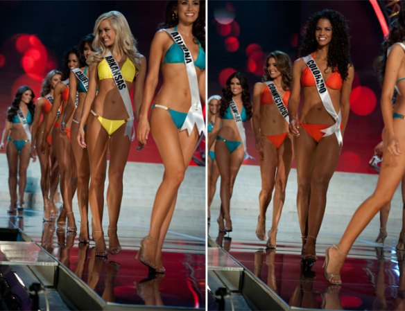 Las candidatas desfilan en traje de baño durante las etapas preliminares del certamen Miss USA.