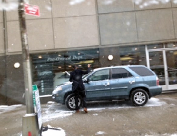 Una poderosa tormenta de nieve azota al área tri estatal de Nueva York.