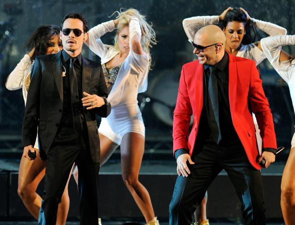 En el 2011 Pitbull interpretó junto al cantante Marc Anthony -ex de J.Lo- el tema "Rain Over Me".<br /><br /><br />¡Haz clic aquí para ver el video de "Rain Over Me"!