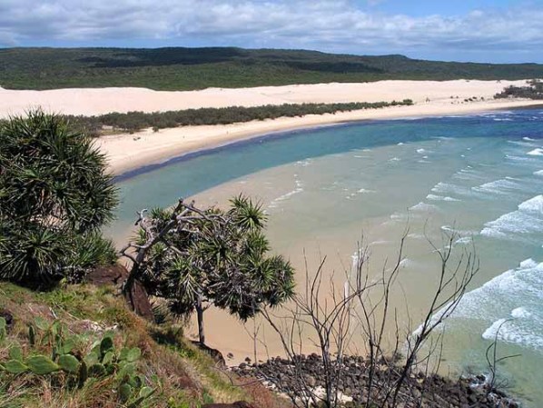 Fraser Island está situada en Australia y como muchas otras playas, es bellísima. Mide 120 kms.