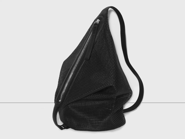 Bolsa de Kara Mesh. Disponible en karastore.com, $520.